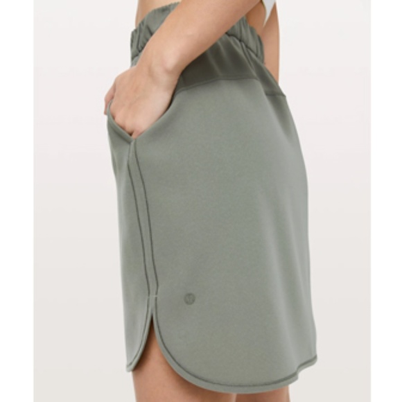 LULULEMON ON THE FLY MINI GREEN WOMEN'S SKIRT - Picture 5 of 6